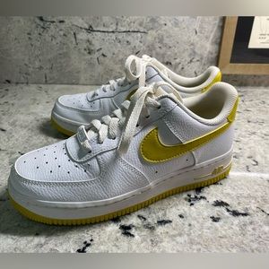 Nike Air Force One w/Cittin Swoosh .. sz 7